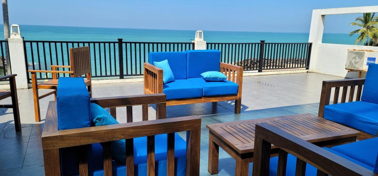 White Sand Villa - Beach Front Хіккадува Екстер'єр фото