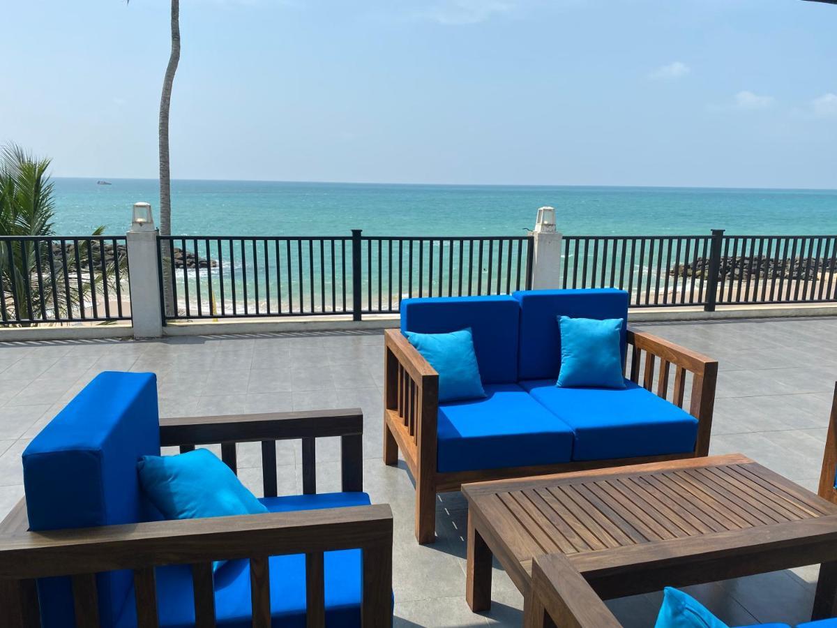 White Sand Villa - Beach Front Хіккадува Екстер'єр фото