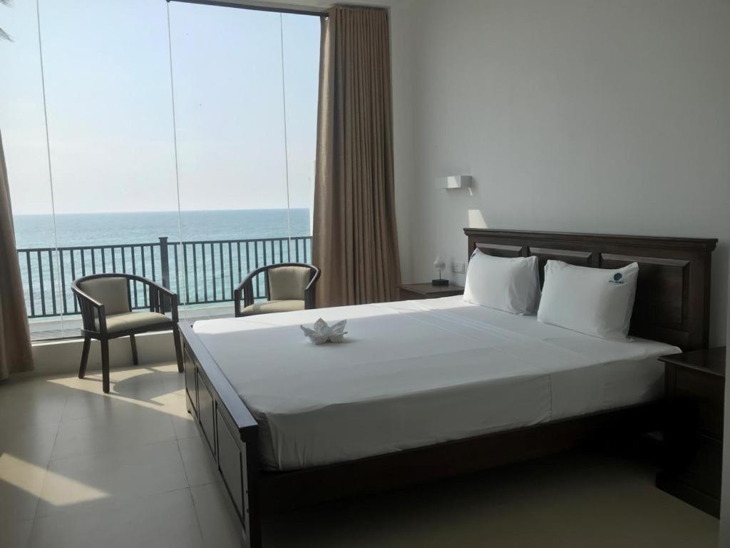 White Sand Villa - Beach Front Хіккадува Екстер'єр фото