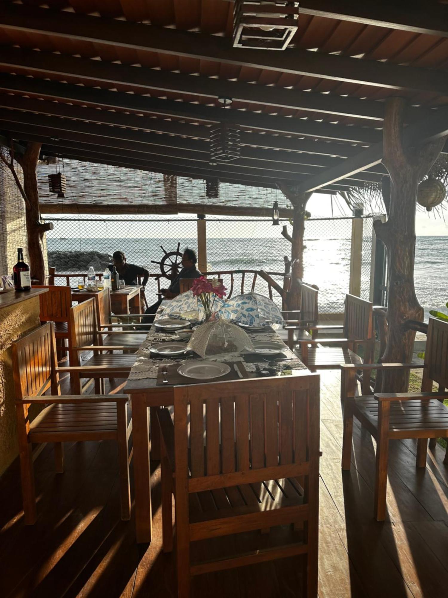 White Sand Villa - Beach Front Хіккадува Екстер'єр фото