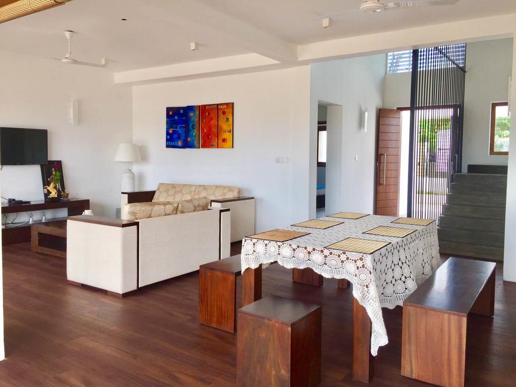 White Sand Villa - Beach Front Хіккадува Екстер'єр фото